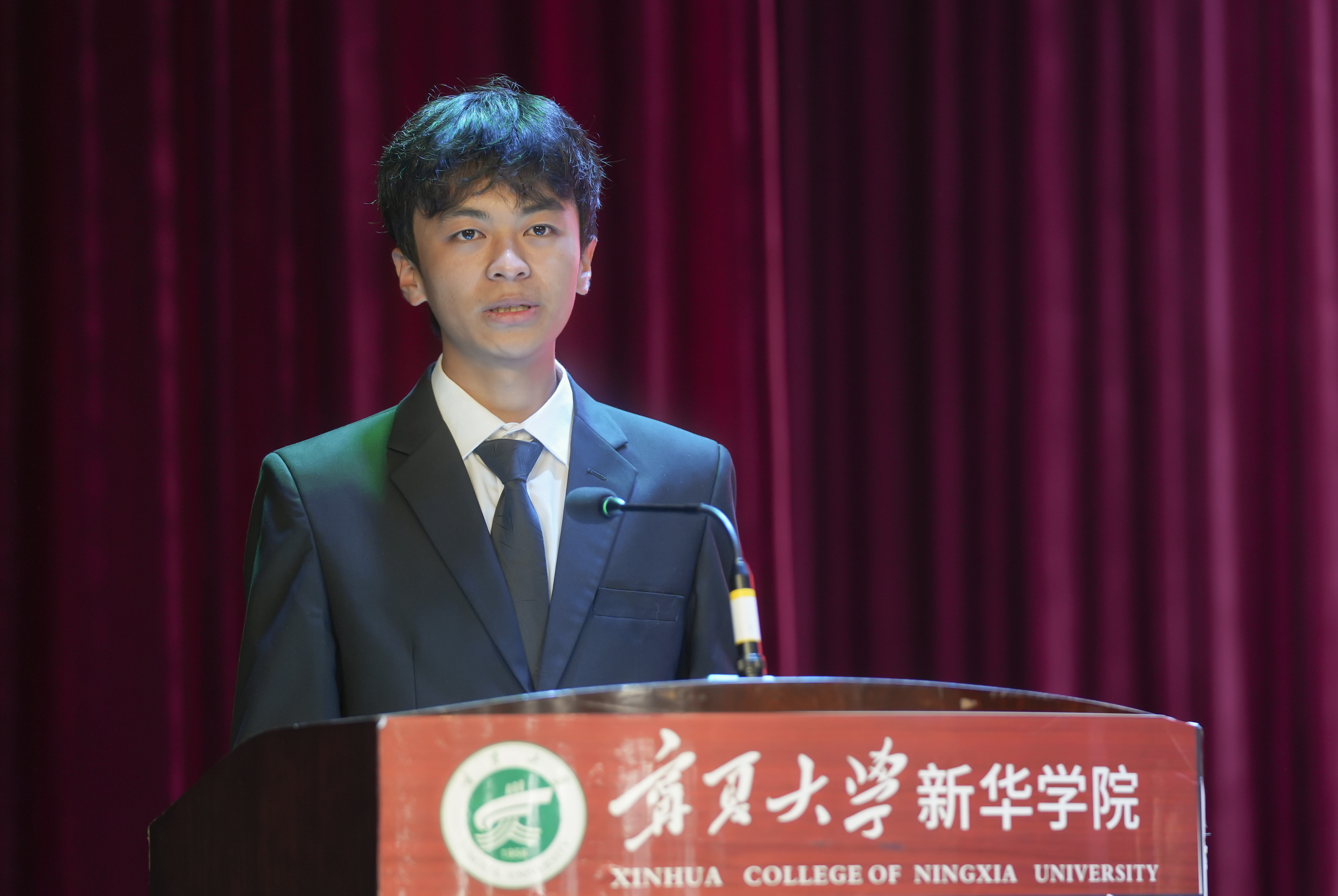 梁鑫森.jpg