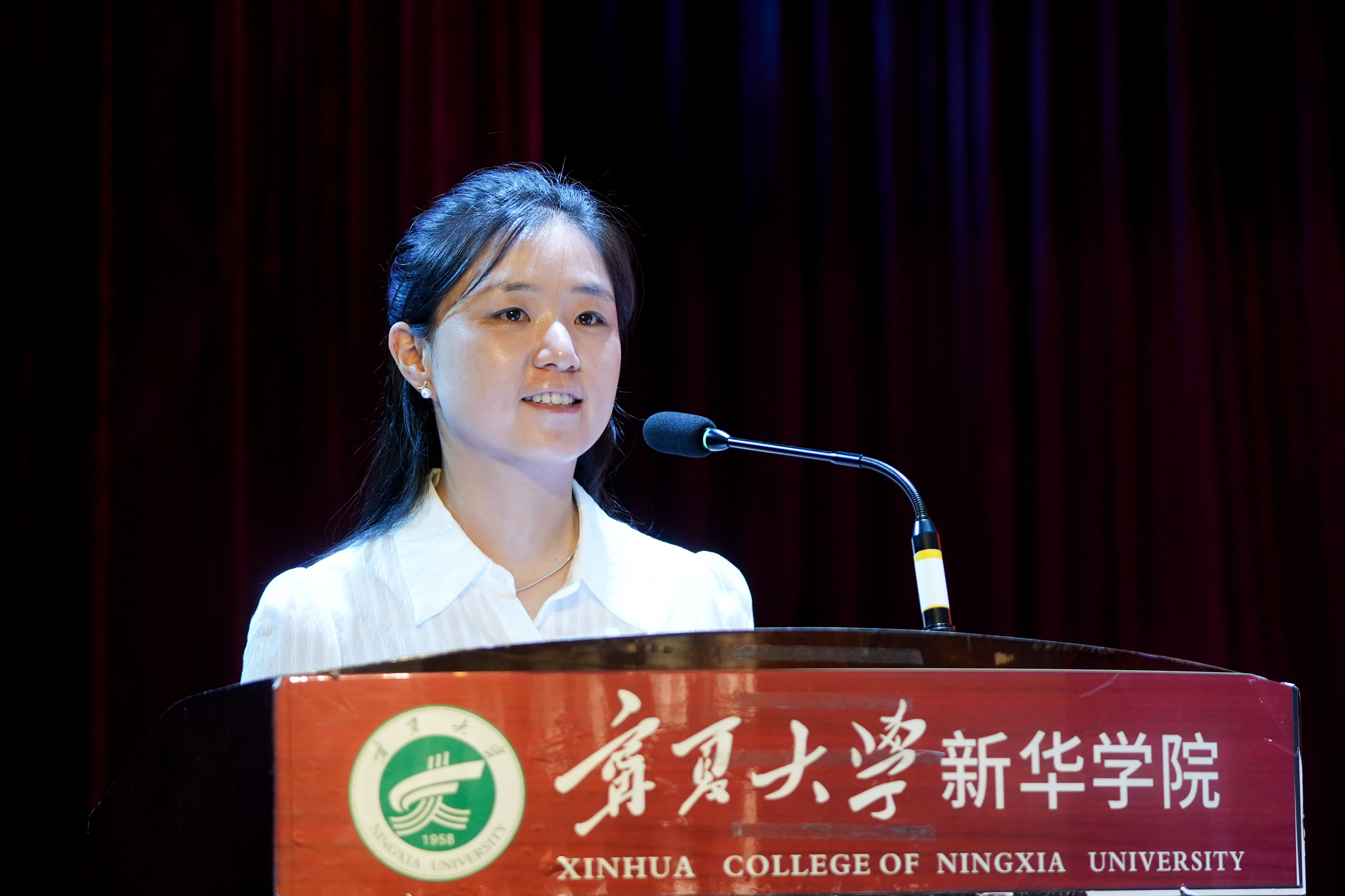 李英英.jpg
