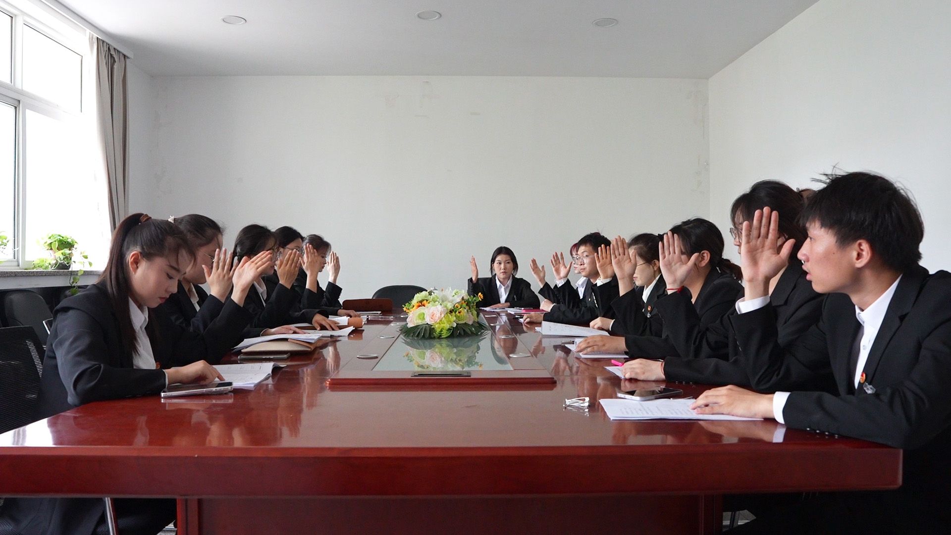 大会主席团会议.jpg