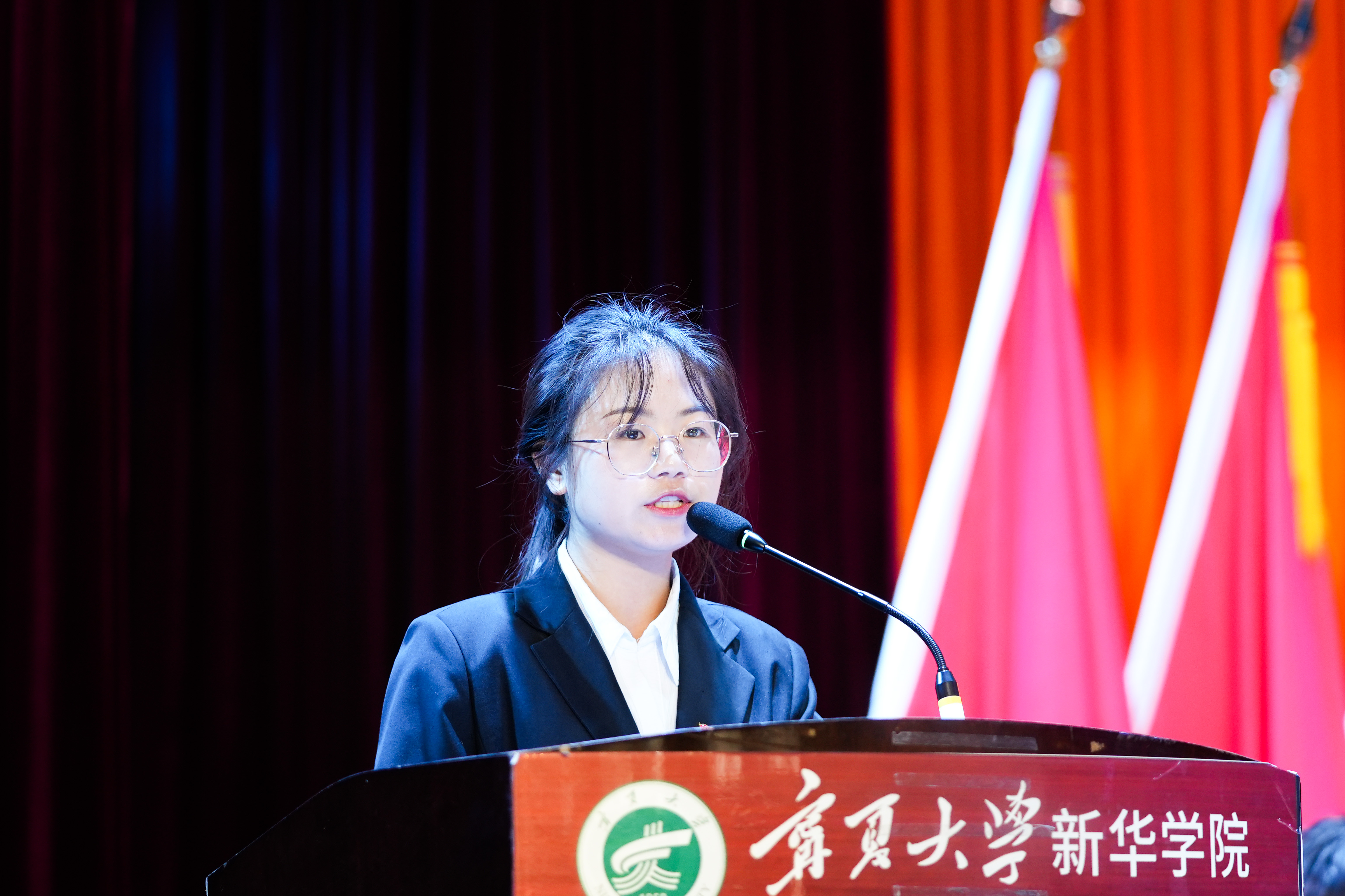 陈娜娜作工作报告.jpg
